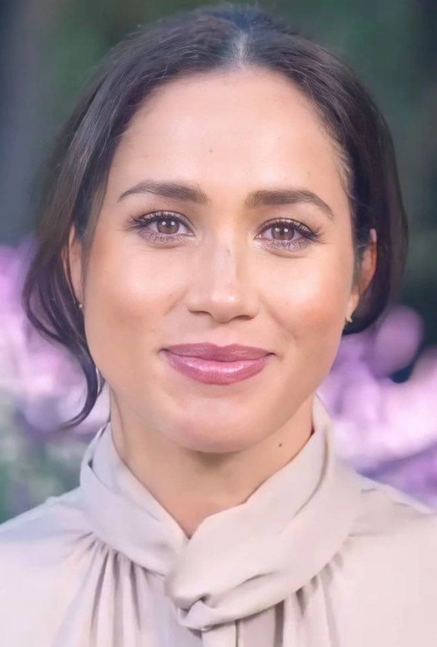 اطلالات ميغان ماركل بالمكياج الزهري المشرق والقوي