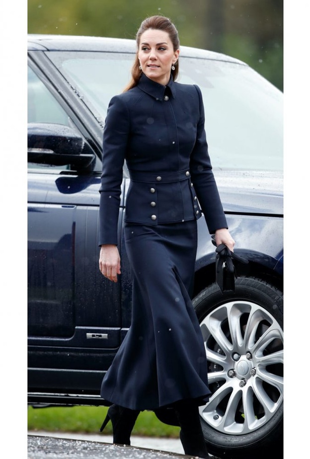 تيور أنيق باللون الأسود تألقت به كيت ميدلتون