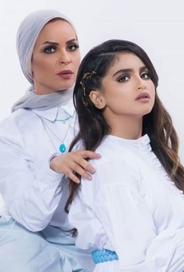 حلا الترك ووالدتها