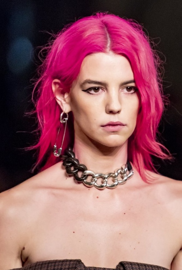  الوان صبغات شعر جريئة من باللون الفوشيا من دار Monse