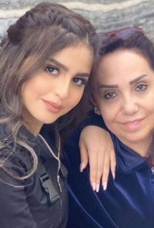 ازمة حلا الترك ووالدتها تتفاقم