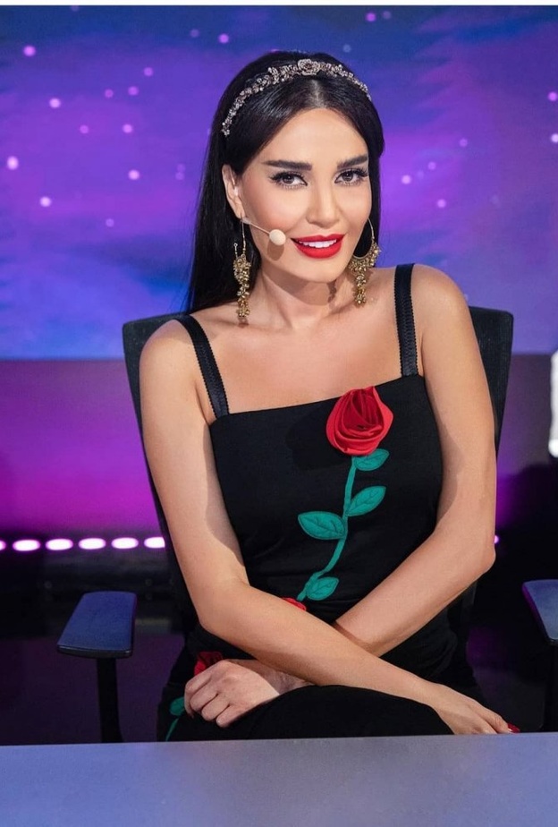 اطلالات سيرين عبدالنور بفستان مطبع بالورود من توقيع Dolce & Gabbana