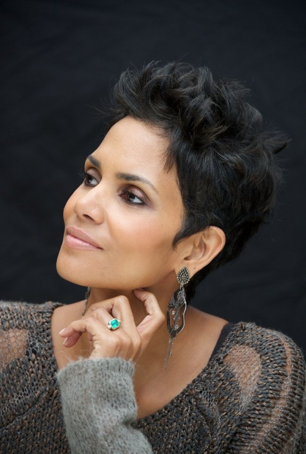  خواتم خطوبة غير تقليدية لنجمات المشاهير هال بيري Halle Berry