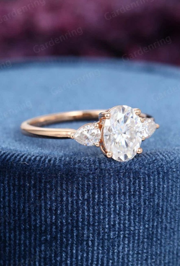 GARDEN RING ابرز خواتم الخطوبة لعام 2021 - خواتم الخطوبة متعددة الاحجار