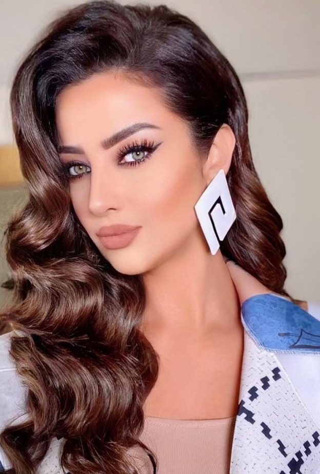  تسريحات شعر راقية لصاحبات الشعر الطويل مستوحاة من رضوي الشربيني