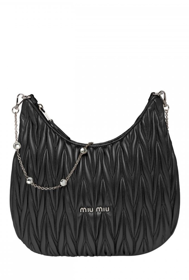 تألقي خلال موسم مناسبات نهاية العام من Miu Miu