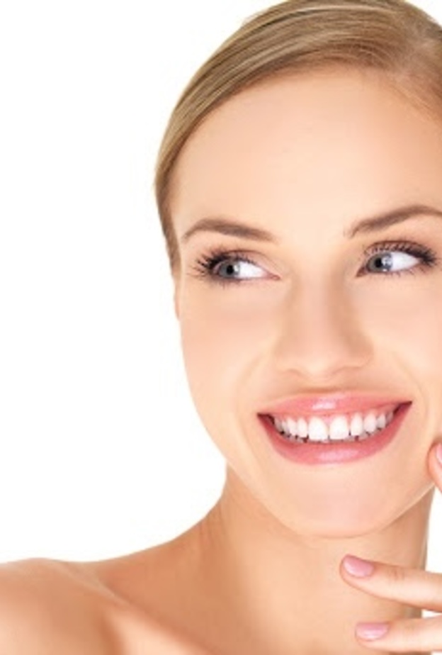 الفرق بين التقشير الماسي والتقشير الكريستالي للبشرة