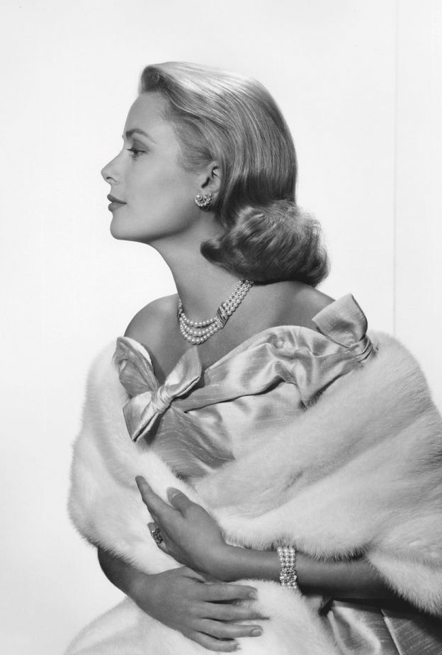 فان كليف أند آربلز علامة المجوهرات الصديقة لسيدات العائلات الملكية على مر السنين