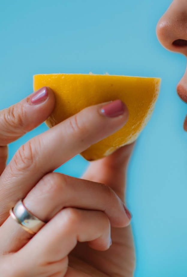  الليمون من الطرق الطبيعية لاستعادة حاستي الشم والتذوق