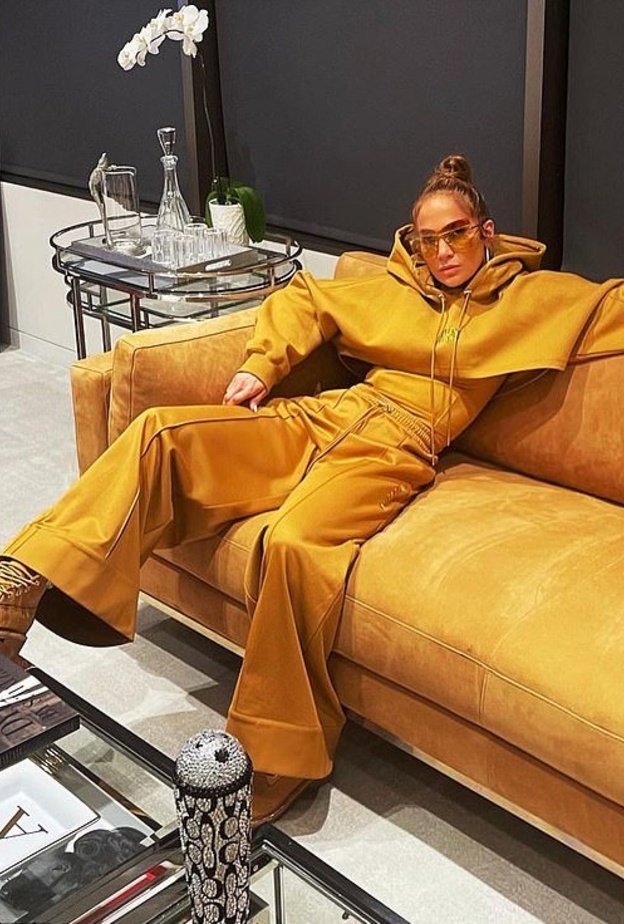  احدث اطلالات جينيفر لوبيز الكاجول