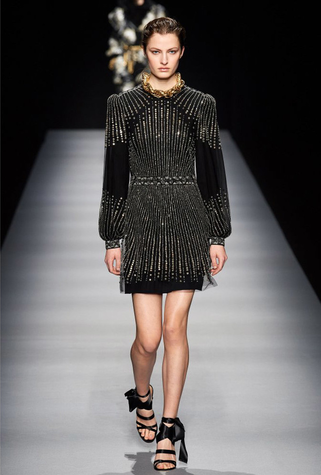  فستان قصير براق من  Alberta Ferretti