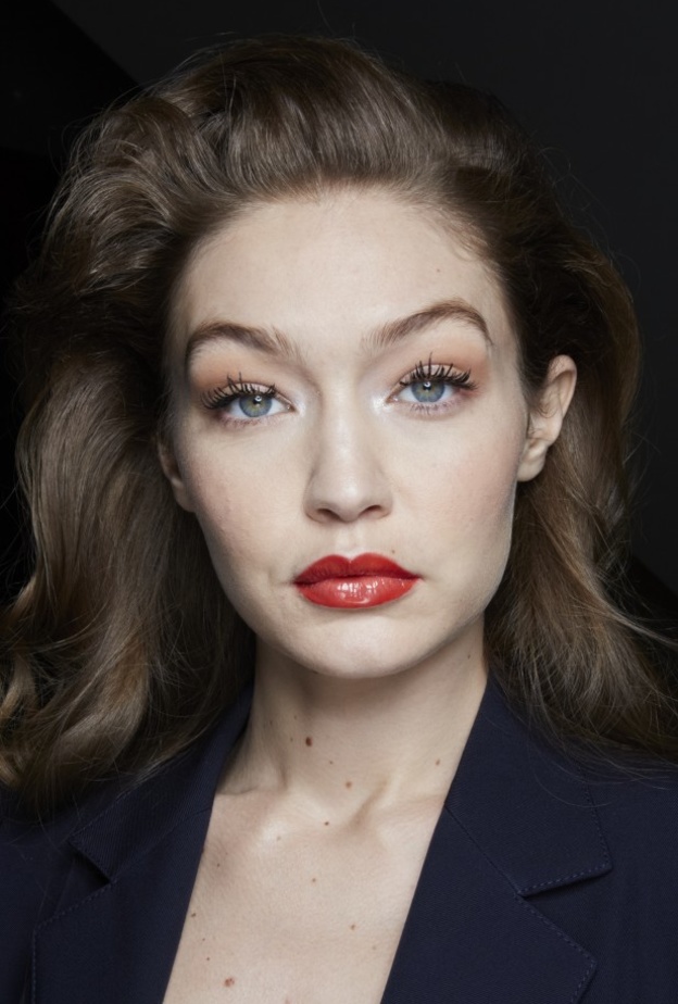 احدث رسمات مكياج تناسب البشرة الفاتحة لسهرات نهاية عام 2020