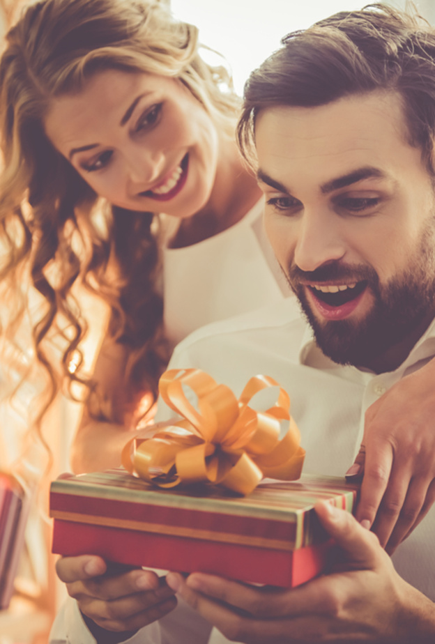 لا تنسي أن تفاجئيه بهدية مميزة