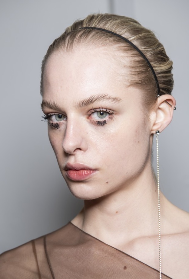 طرق تطبيق رسمات مكياج ملفتة لتكبير العيون الصغيرة 2020