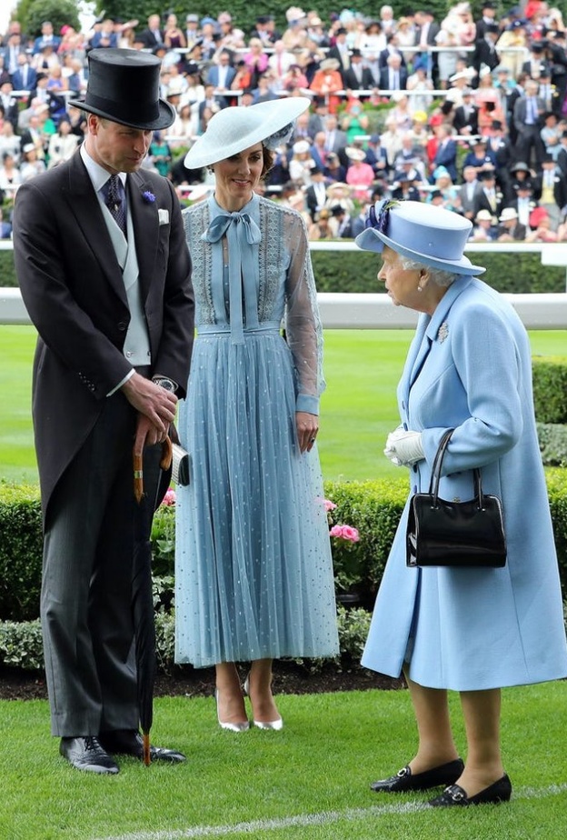 ‏7 إطلالات لكيت ميدلتون تحاكي فيهم ذوق ملكة بريطانيا