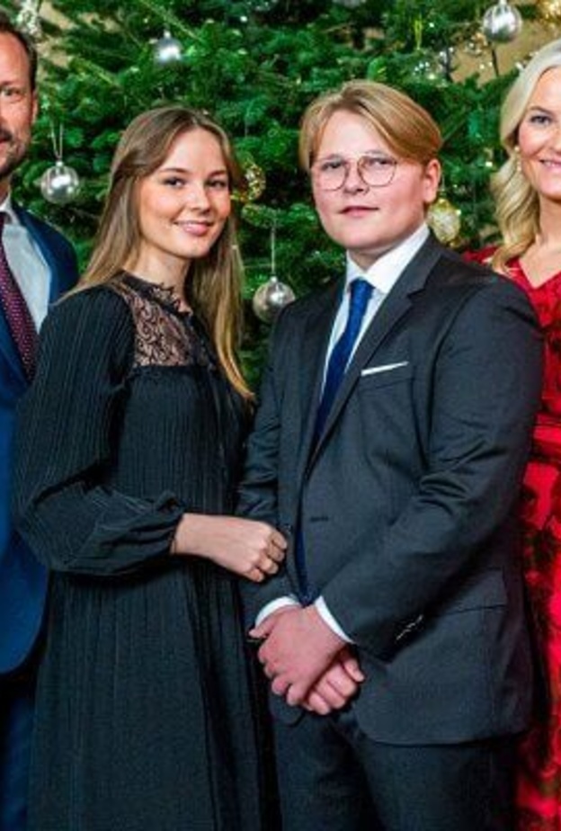 العائلة النرويجية المالكة تصدر صورها الرسمية بمناسبة أعياد الميلاد
