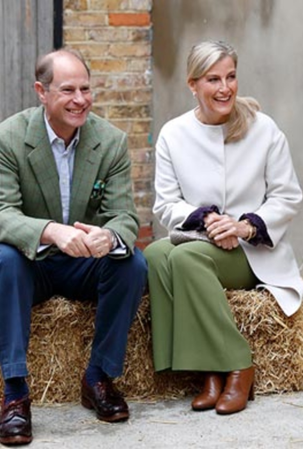 شاهدوا صورة بطاقة التهنئة الخاصة بالأمير إدوارد وأسرته