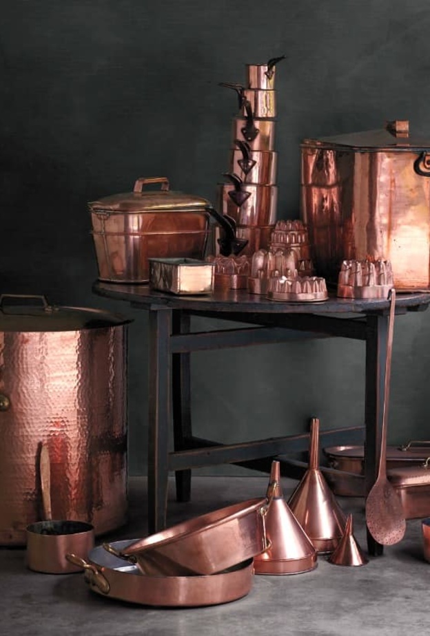 أدوات مطبخ نحاسية