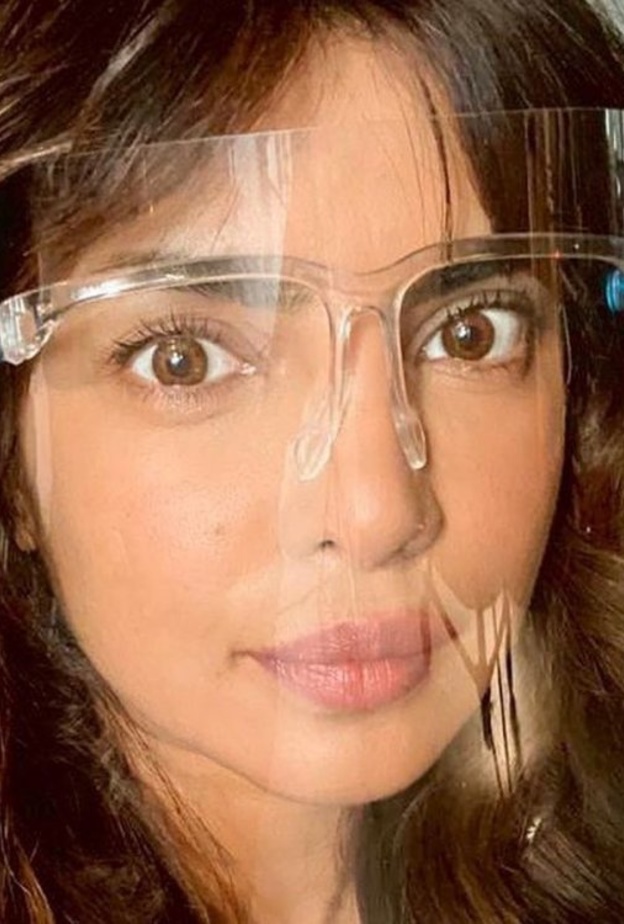 بريانكا تشوبرا عالقة في لندن بسبب كورونا