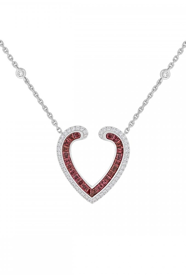 مجوهرات عالمية راقية للعروس مرصعة بحجر الروبي الاحمر من دار Garrard 