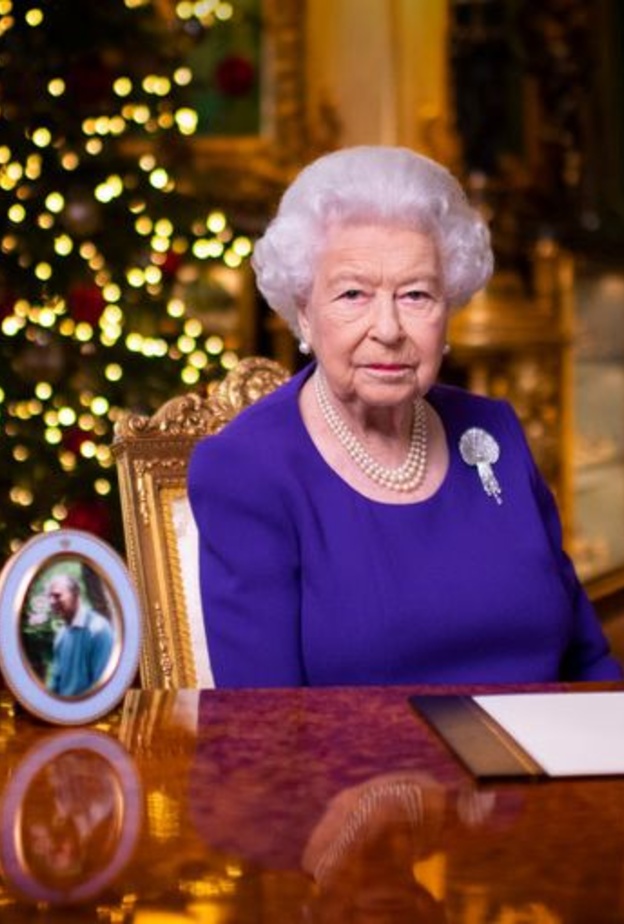 الملكة إليزابيث في رسالة الأعياد السنوية: العناق هو ما يريده الكثيرون كهدية لهذا ‏العام