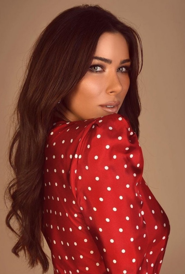 تسريحات شعر دانييلا رحمة تتميز برقتها الانثوية