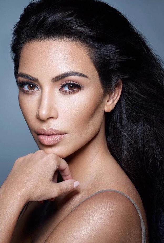 4 نصائح جمالية يومية من كيم كارداشيان للتخلص من تجاعيد العينين