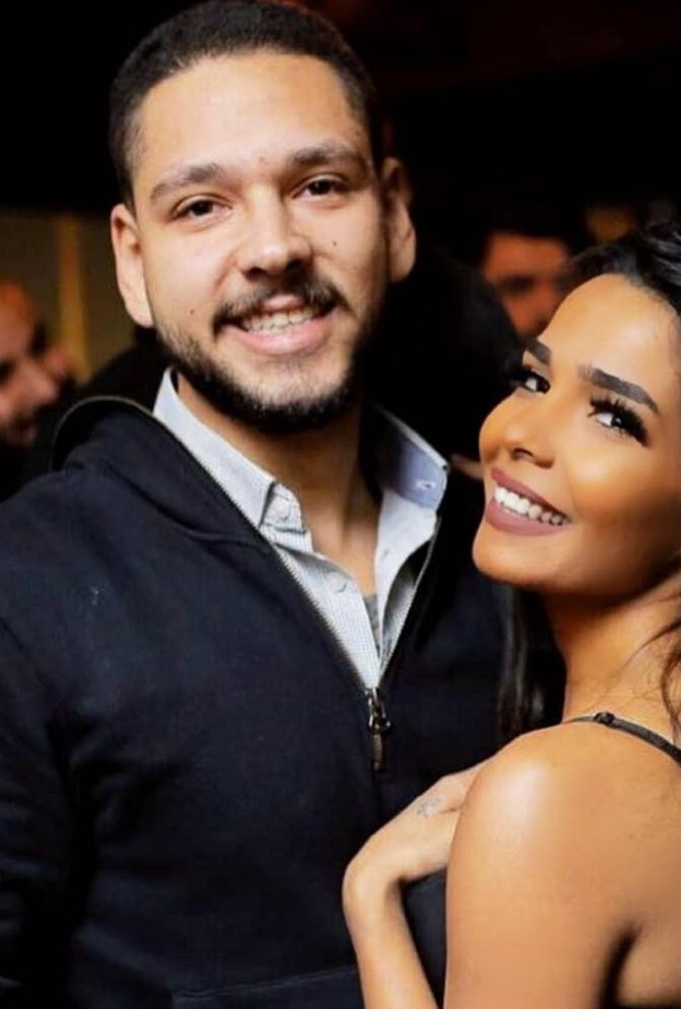 محمود شاهين وخطيبته سابقة