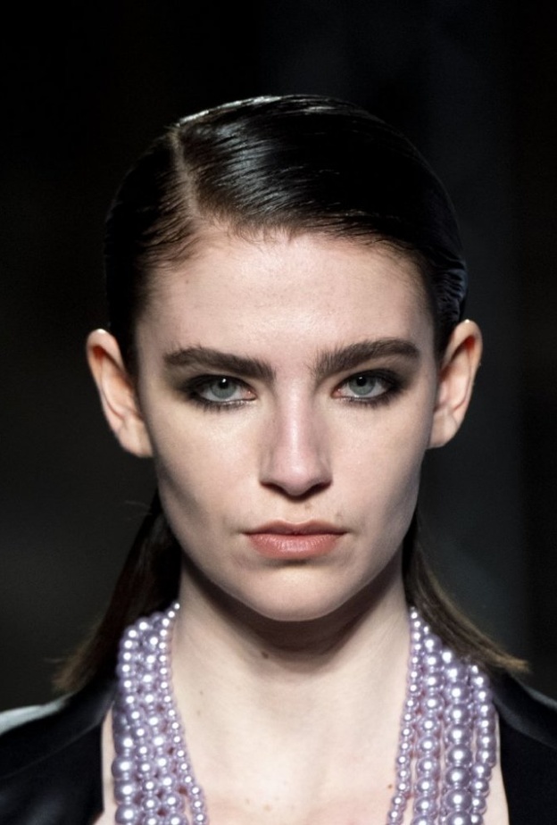 مكياج عيون خليجي فخم وأسود من دار Emilio Pucci