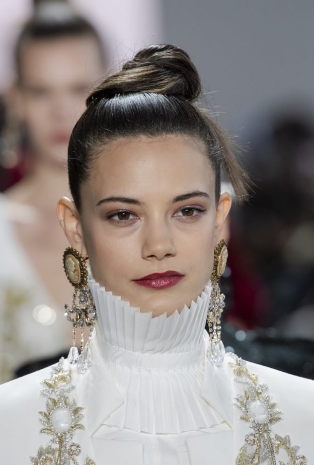  تسريحات شعر راقية وعالية من دار Badgley Mischka