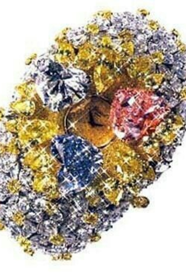 موديلات ساعات راقية مرصعة بالالماس الملون لمناسبات الموسم من Chopard