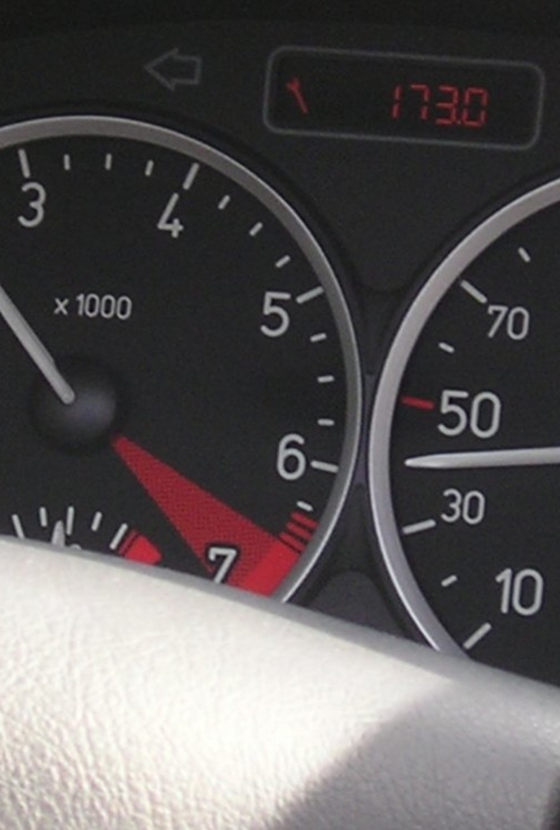 مكان وأهمية عداد RPM في السيارة