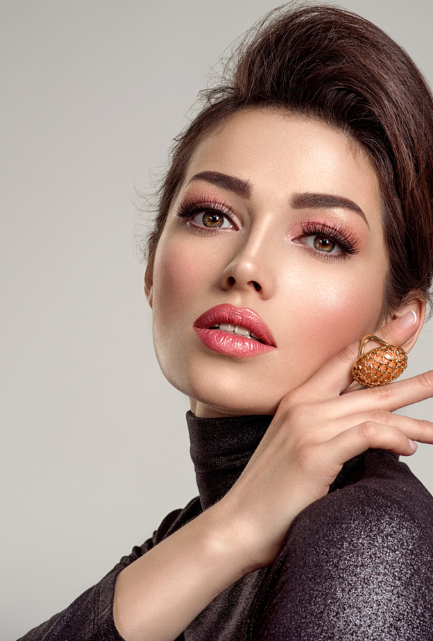 طريقة عمل مكياج ناعم وخفيف لسهرة رأس السنة 2021