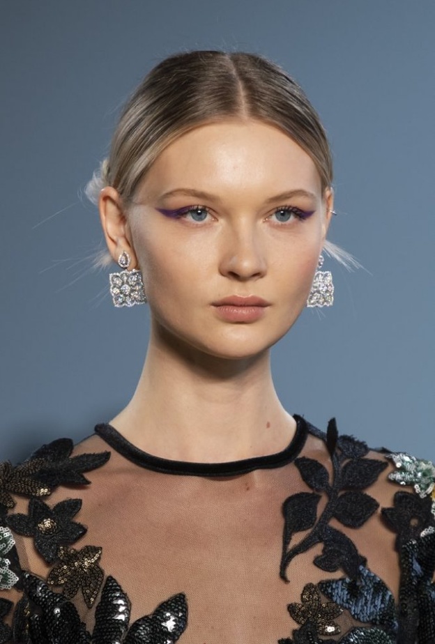 صيحات مكياج جمالية مع الايلاينر البنفسجية المات من وحي Bibhu Mohapatra