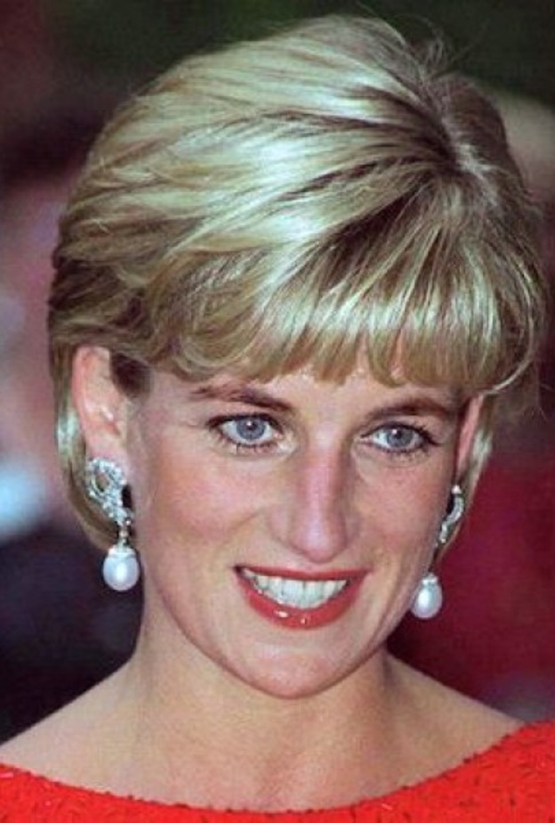 أبرز 5 كتب عن حياة "أميرة القلوب" ديانا