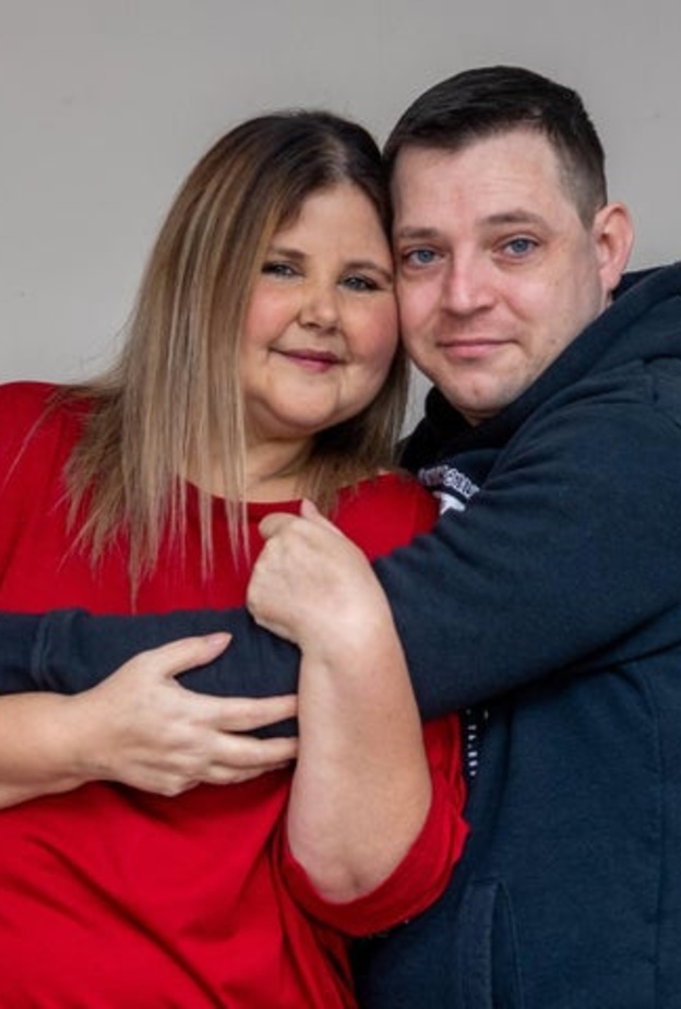  ريبيكا و خطيبها جيمس