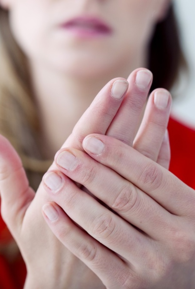  العمل على الحاسوب لوقت طويل يتسبب بمتلازمة النفق الرسغي