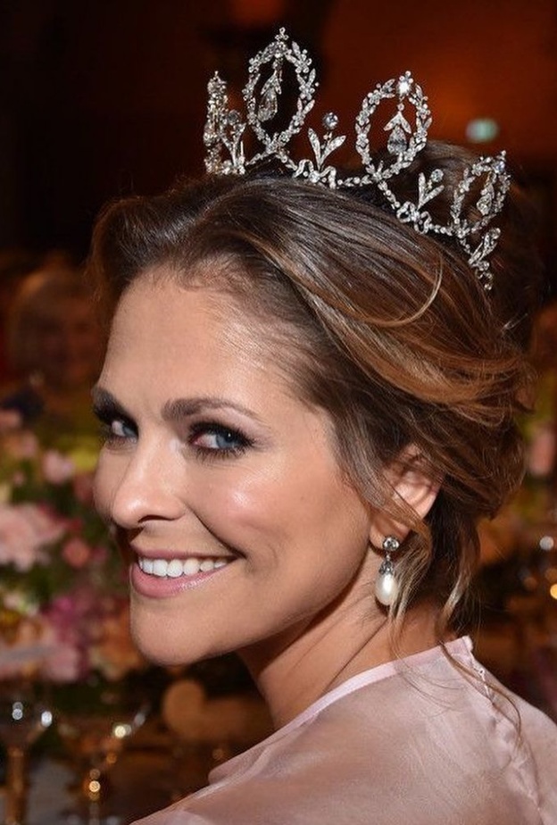 أجمل المجوهرات التي تقاسمتها سيدات العائلات الملكية مع بعضهن