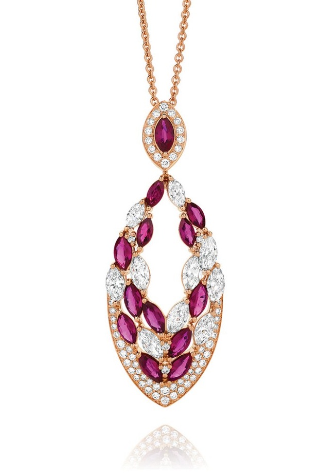  قلادة من جريجوري Gregory