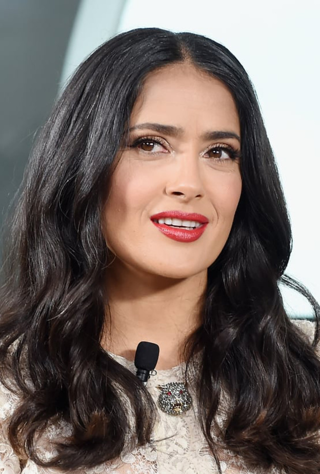 تسريحات شعر ويفي عريض من وحي اطلالات Salma Hayek