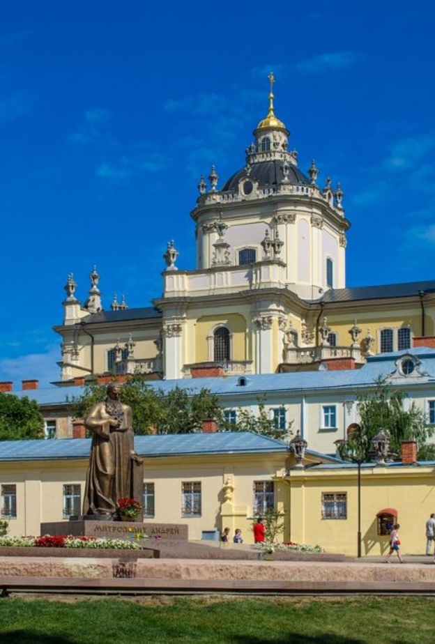  كاتدرائية دورميتيون من اجمل أماكن سياحية في لفيف بواسطة Artem_Apukhtin