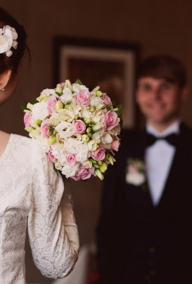 بد أن تحوّلي عزيزتي العروس هذه الليلة الى ليلة رومانسية بامتياز