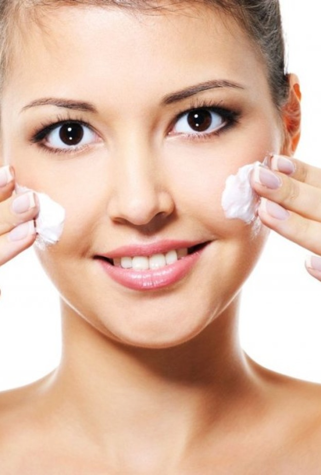 طريقة عمل مرطب طبيعي للبشرة من المكونات المنزلية