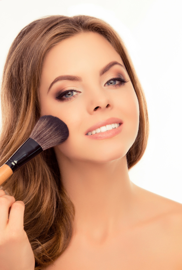 طرق وضع المكياج لإخفاء التجاعيد