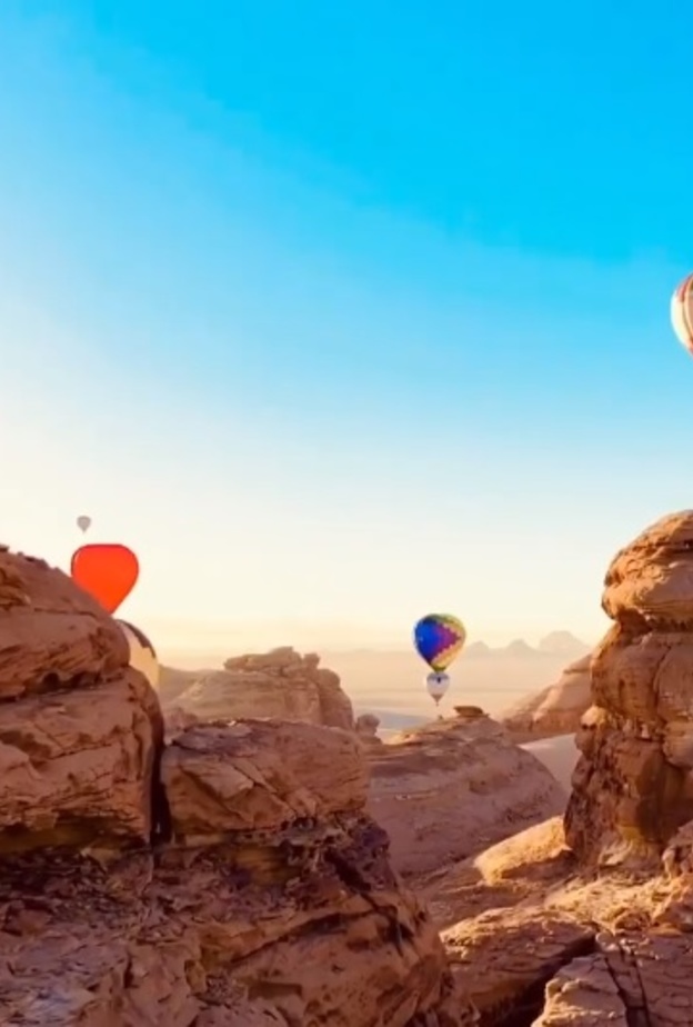 مسرح المرايا أحد أروع الوجهات السياحة في العلا - المصدر عبد العزيز العلا