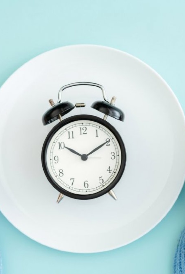 الفرق بين رجيم الصيام المتقطع ورجيم الصيام العكسي وأيهما أفضل لانقاص الوزن