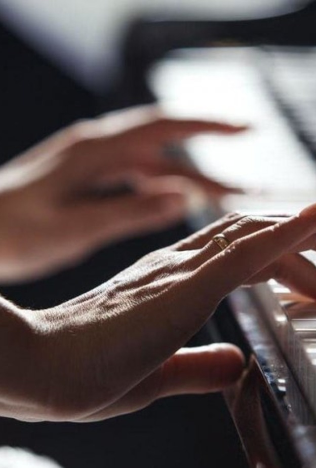 شاهدوا تدريب الطلاب في أول معهد موسيقي مرخص في المملكة