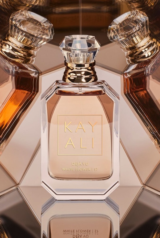 علامة خيالي تطلق عطر ديجا فو وايت فلاور | 57
