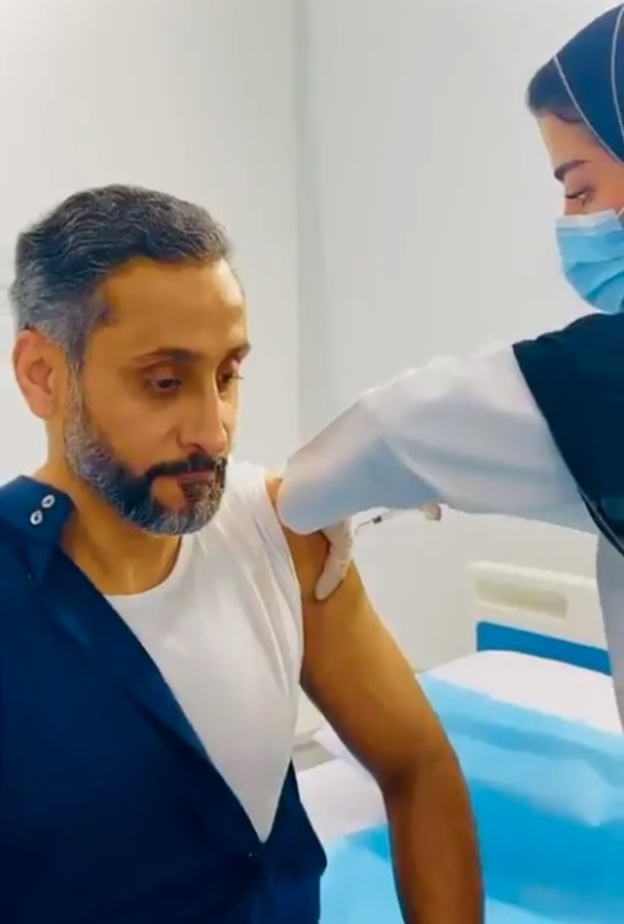 سامي الجابر يتلقى لقاح كورونا - المصدر صفحة سامي الجابر