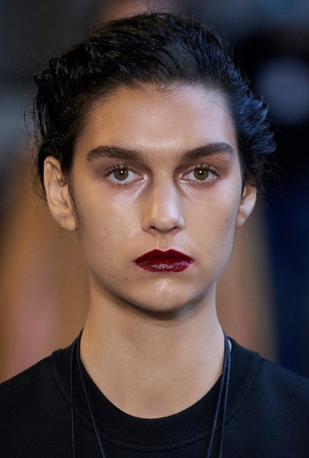 الوان احمر شفاه مخملي لماع من دار Max Mara